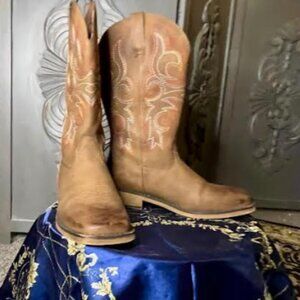 Mid-Calf Womens Size 8 Western Boot - Square Toe; Embroidered Design